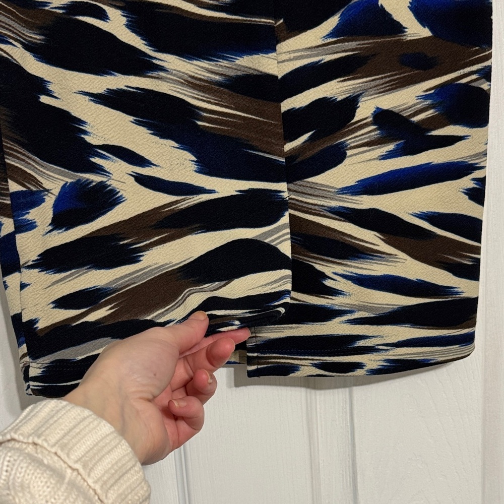 Abstract Pattern Pencil Skirt - Picture 3 of 8